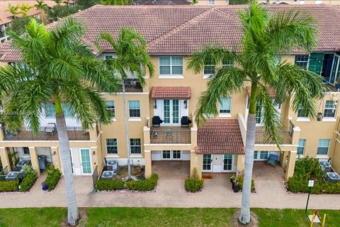 Condominio en alquiler en Pembroke Pines, Florida, 3 dormitorios, 122.17 m2 № 1932751 - foto 5