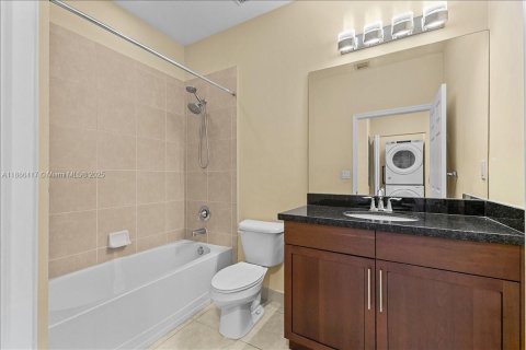 Townhouse in Pembroke Pines, Florida 3 bedrooms, 122.17 sq.m. № 1932751 - photo 16