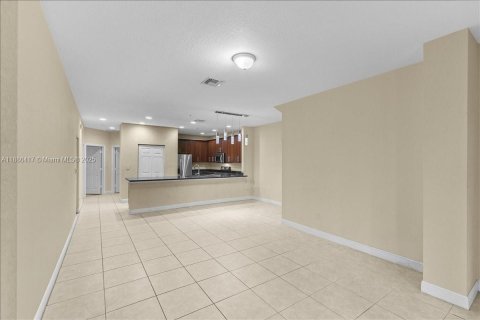 Condominio en alquiler en Pembroke Pines, Florida, 3 dormitorios, 122.17 m2 № 1932751 - foto 7