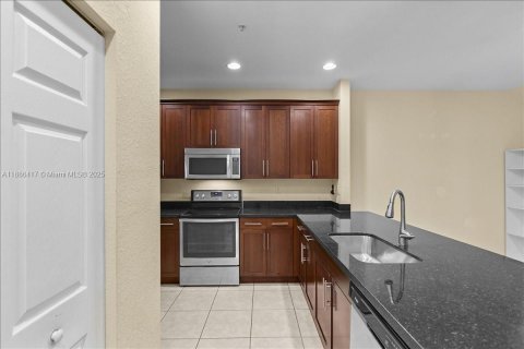 Condominio en alquiler en Pembroke Pines, Florida, 3 dormitorios, 122.17 m2 № 1932751 - foto 10