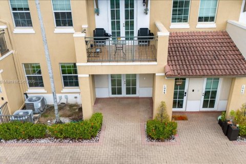 Condominio en alquiler en Pembroke Pines, Florida, 3 dormitorios, 122.17 m2 № 1932751 - foto 3