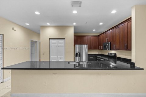 Townhouse in Pembroke Pines, Florida 3 bedrooms, 122.17 sq.m. № 1932751 - photo 12