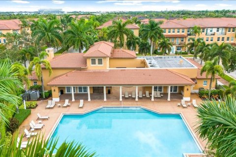 Condominio en alquiler en Pembroke Pines, Florida, 3 dormitorios, 122.17 m2 № 1932751 - foto 1