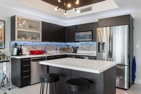 Condo in Miami, Florida, 2 bedrooms  № 2042141 - photo 13