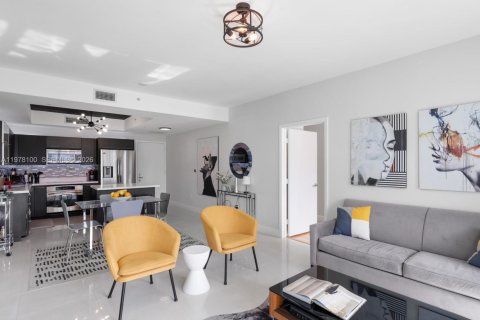 Condo in Miami, Florida, 2 bedrooms  № 2042141 - photo 6
