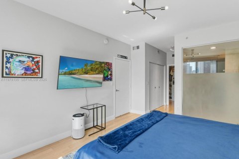 Condo in Miami, Florida, 2 bedrooms  № 2042141 - photo 22