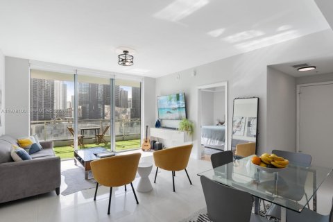 Condo in Miami, Florida, 2 bedrooms  № 2042141 - photo 3