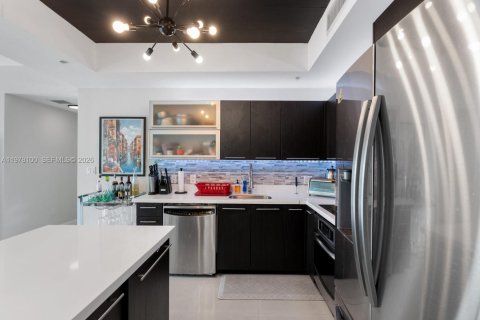 Condo in Miami, Florida, 2 bedrooms  № 2042141 - photo 14