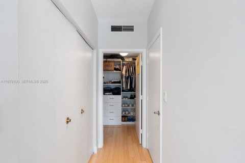 Condo in Miami, Florida, 2 bedrooms  № 2042141 - photo 23