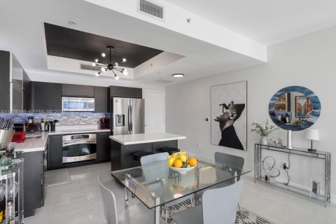 Condo in Miami, Florida, 2 bedrooms  № 2042141 - photo 11