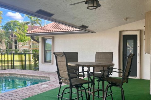House in Coral Springs, Florida 4 bedrooms, 248.79 sq.m. № 1820162 - photo 9