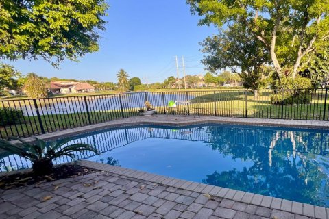 House in Coral Springs, Florida 4 bedrooms, 248.79 sq.m. № 1820162 - photo 8