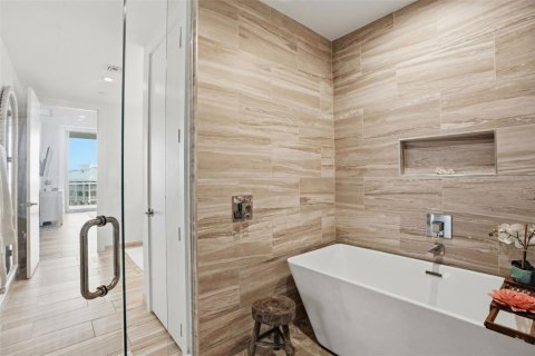 Condo in Tampa, Florida, 3 bedrooms № 2114938 - photo 11