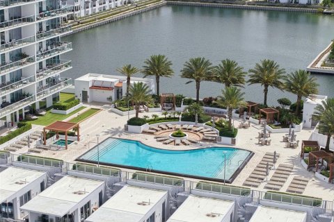 Condo in Tampa, Florida, 3 bedrooms № 2114938 - photo 2