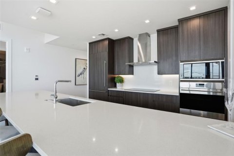 Condo in Tampa, Florida, 3 bedrooms № 2114938 - photo 17