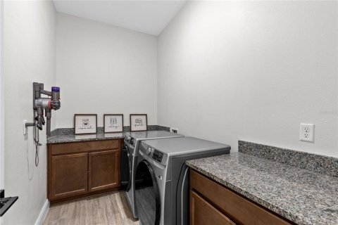House in Orlando, Florida 4 bedrooms, 357.86 sq.m. № 2339602 - photo 18