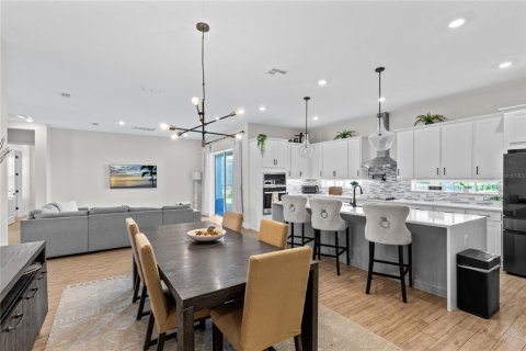 House in Orlando, Florida 4 bedrooms, 357.86 sq.m. № 2339602 - photo 11