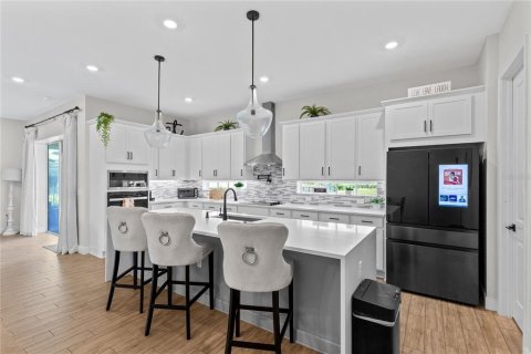 House in Orlando, Florida 4 bedrooms, 357.86 sq.m. № 2339602 - photo 4