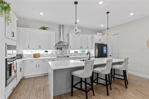 House in Orlando, Florida 4 bedrooms, 357.86 sq.m. № 2339602 - photo 9