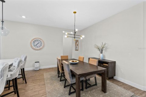 House in Orlando, Florida 4 bedrooms, 357.86 sq.m. № 2339602 - photo 12