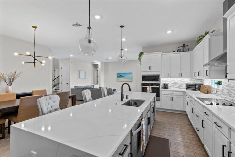 House in Orlando, Florida 4 bedrooms, 357.86 sq.m. № 2339602 - photo 10