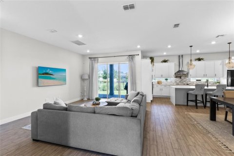 House in Orlando, Florida 4 bedrooms, 357.86 sq.m. № 2339602 - photo 8