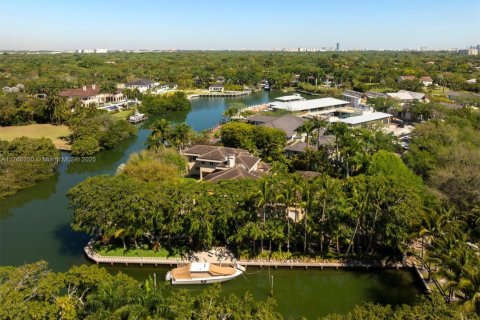 Купить виллу или дом в Корал-Гейблс, Флорида 5 спален, 715.16м2, № 2015892 - фото 26