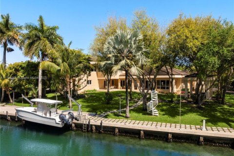 Купить виллу или дом в Корал-Гейблс, Флорида 5 спален, 715.16м2, № 2015892 - фото 3