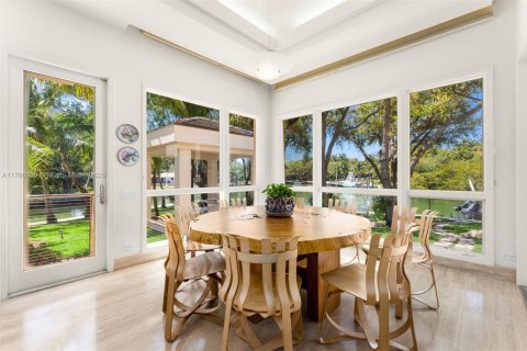 Купить виллу или дом в Корал-Гейблс, Флорида 5 спален, 715.16м2, № 2015892 - фото 2