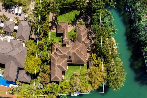 Дом в Корал-Гейблс, Флорида 5 спален, 715.16м2 № 2015892