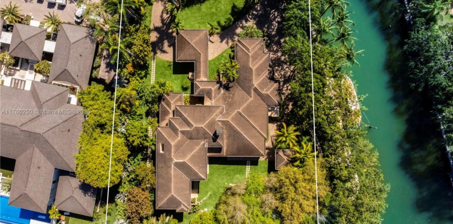 Дом в Корал-Гейблс, Флорида 5 спален, 715.16м2 № 2015892