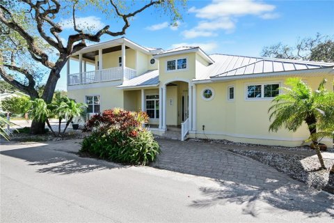 House in New Smyrna Beach, Florida 3 bedrooms, 272.39 sq.m. № 1559813 - photo 1