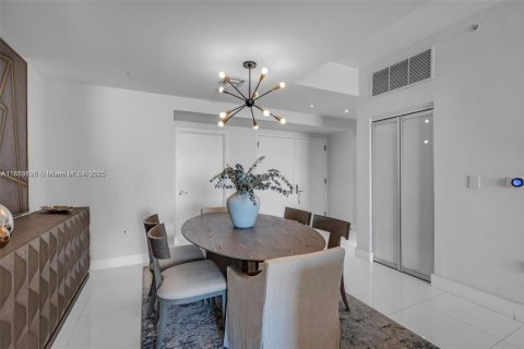 Condominio en venta en Miami, Florida, 2 dormitorios, 134.71 m2 № 1891362 - foto 11