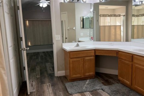 Villa ou maison à louer à Bradenton, Floride: 4 chambres, 178 m2 № 2430309 - photo 16