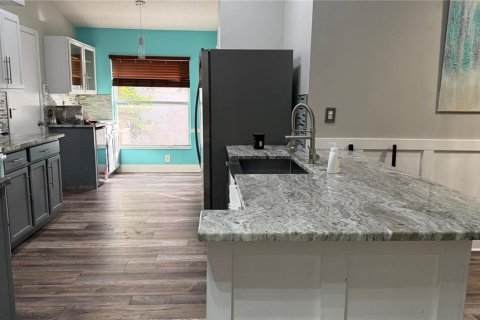 Villa ou maison à louer à Bradenton, Floride: 4 chambres, 178 m2 № 2430309 - photo 5