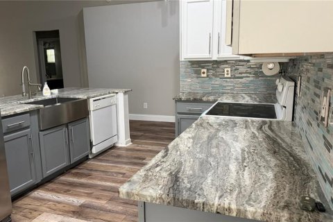 Villa ou maison à louer à Bradenton, Floride: 4 chambres, 178 m2 № 2430309 - photo 6