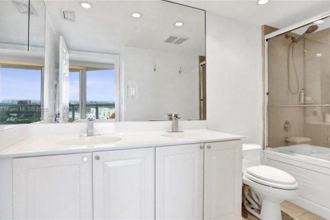 Купить кондоминиум в Майами-Бич, Флорида 2 спальни, 156.08м2, № 1952895 - фото 24