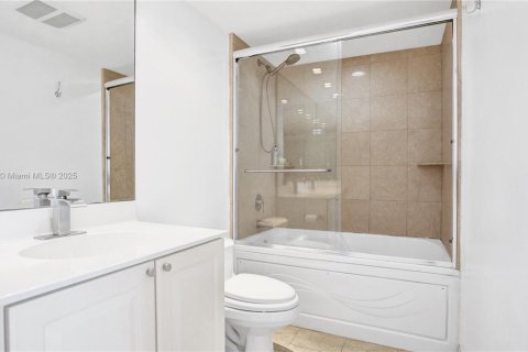 Купить кондоминиум в Майами-Бич, Флорида 2 спальни, 156.08м2, № 1952895 - фото 25