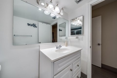 Купить кондоминиум в Маргит, Флорида 3 комнаты, 102.19м2, № 2146388 - фото 30