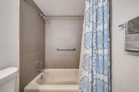Купить кондоминиум в Маргит, Флорида 3 комнаты, 102.19м2, № 2146388 - фото 20