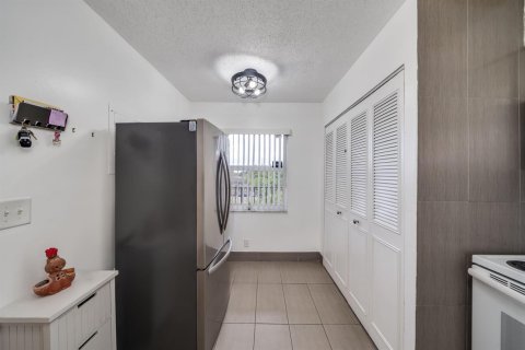 Купить кондоминиум в Маргит, Флорида 3 комнаты, 102.19м2, № 2146388 - фото 8