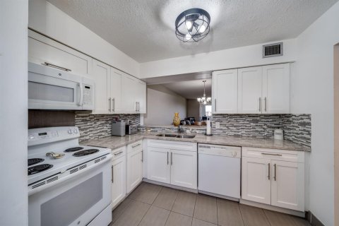 Купить кондоминиум в Маргит, Флорида 3 комнаты, 102.19м2, № 2146388 - фото 7