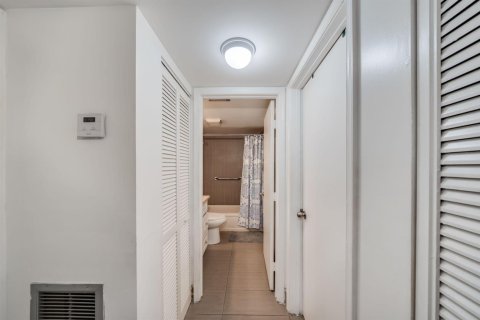 Купить кондоминиум в Маргит, Флорида 3 комнаты, 102.19м2, № 2146388 - фото 17