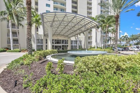 Copropriété à vendre à Fort Myers, Floride: 2 chambres, 109.62 m2 № 2341762 - photo 2