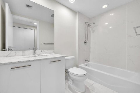 Copropriété à vendre à Fort Myers, Floride: 2 chambres, 109.62 m2 № 2341762 - photo 27