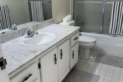Condominio en venta en Hallandale Beach, Florida, 2 dormitorios, 130.06 m2 № 1954231 - foto 7