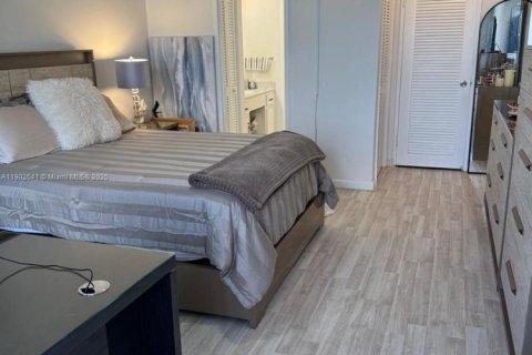 Condominio en venta en Hallandale Beach, Florida, 2 dormitorios, 130.06 m2 № 1954231 - foto 11