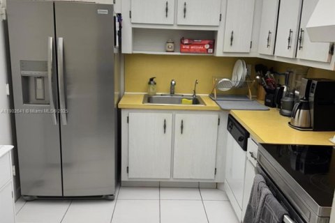 Condominio en venta en Hallandale Beach, Florida, 2 dormitorios, 130.06 m2 № 1954231 - foto 4