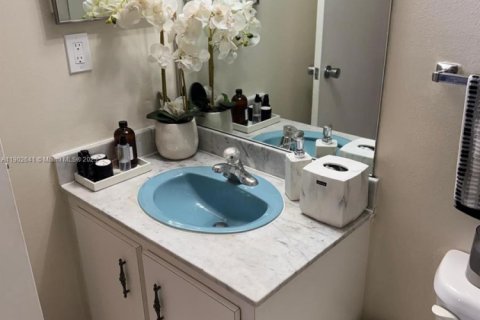 Condominio en venta en Hallandale Beach, Florida, 2 dormitorios, 130.06 m2 № 1954231 - foto 19
