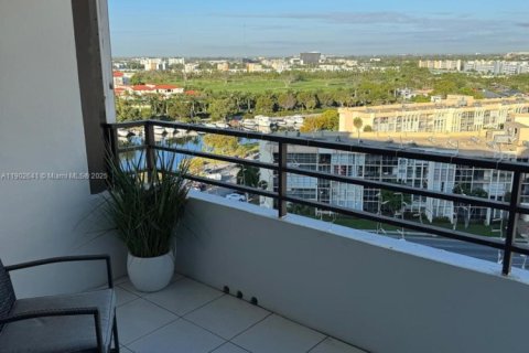 Condominio en venta en Hallandale Beach, Florida, 2 dormitorios, 130.06 m2 № 1954231 - foto 10